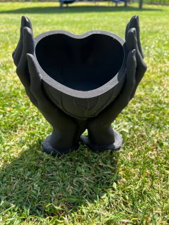 BIELY PLASTOVÝ KVETINÁČ POD DEKOR KVETINÁRA